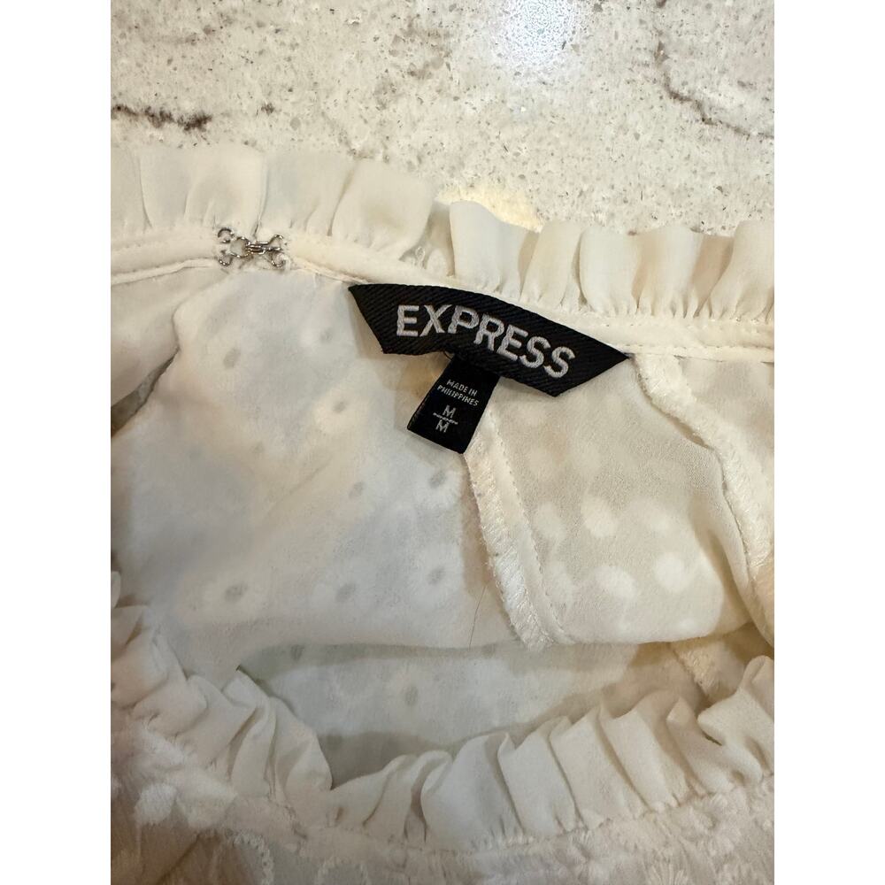 Off-White Eyelet Top by Express 🤍
Size Medium - Picture 3 of 7